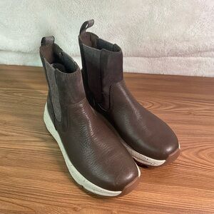 Kodiak Brown Leather Ankle Boots with White Sole size 8.5